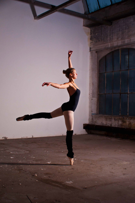 Ballerina in der Ruine